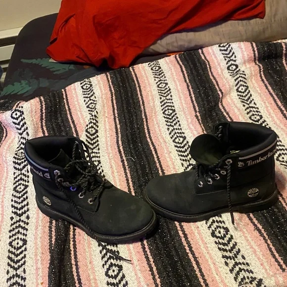 Timberland. Womens  Black Leather Boots - Picture 4 of 4